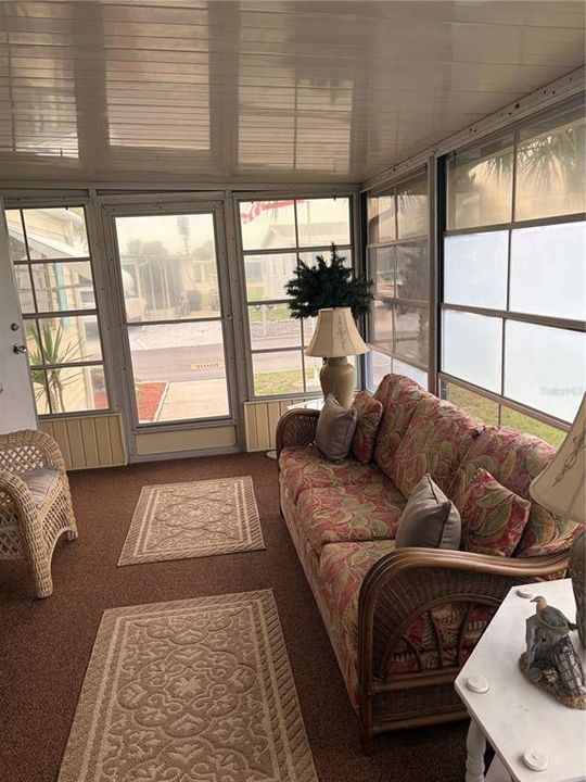 For Sale: $129,900 (2 beds, 2 baths, 732 Square Feet)