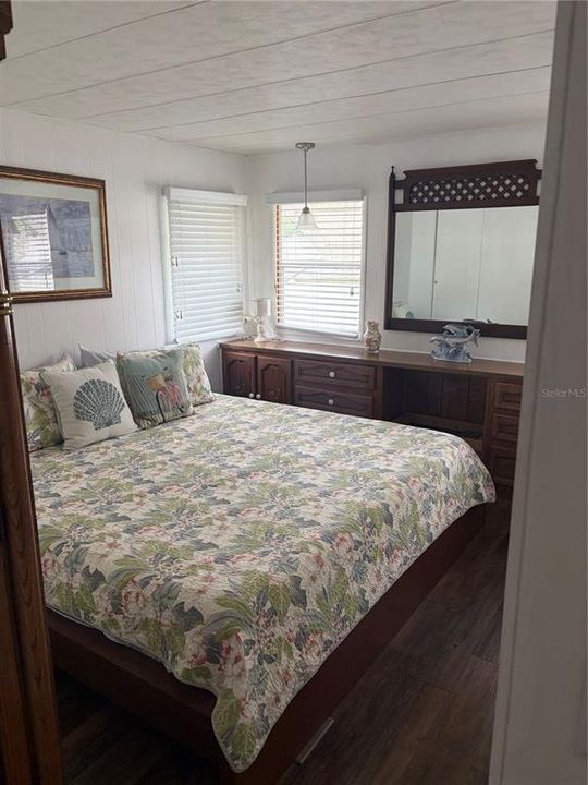 For Sale: $129,900 (2 beds, 2 baths, 732 Square Feet)