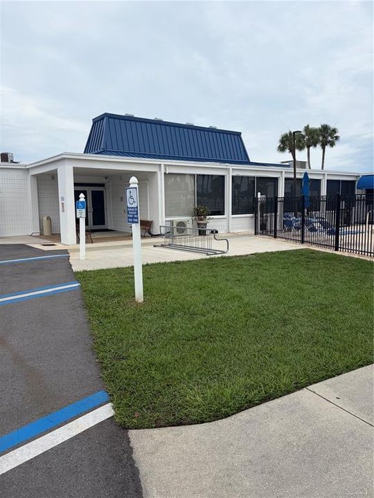 For Sale: $129,900 (2 beds, 2 baths, 732 Square Feet)