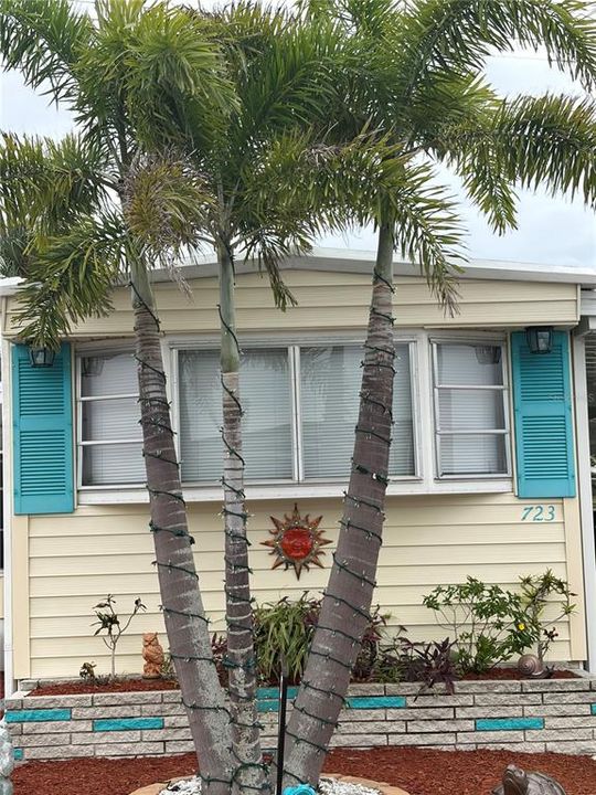 For Sale: $129,900 (2 beds, 2 baths, 732 Square Feet)