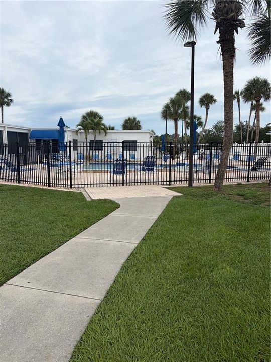 For Sale: $129,900 (2 beds, 2 baths, 732 Square Feet)