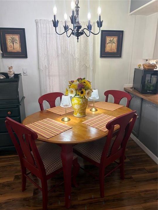 For Sale: $129,900 (2 beds, 2 baths, 732 Square Feet)