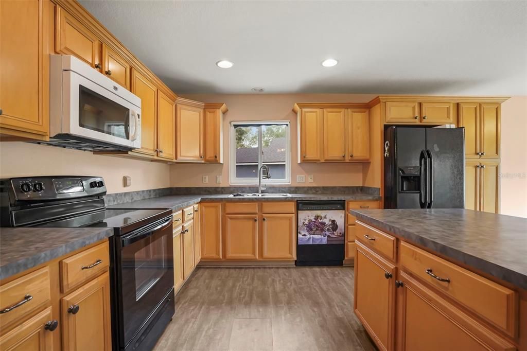 For Sale: $280,000 (3 beds, 2 baths, 1462 Square Feet)