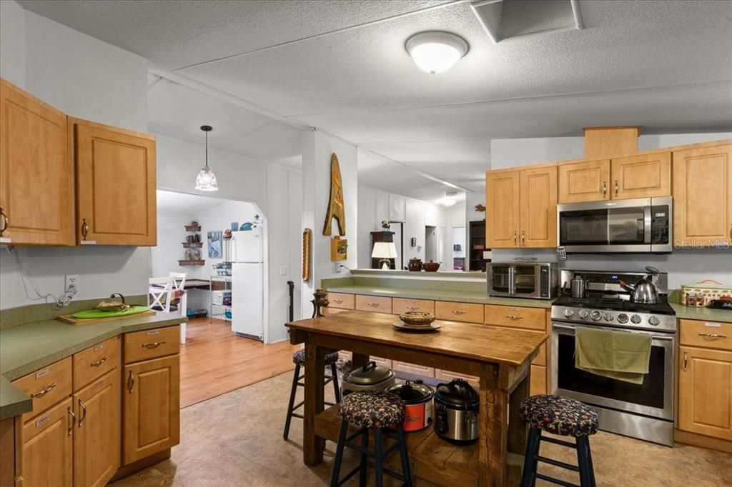 For Sale: $315,000 (4 beds, 2 baths, 2280 Square Feet)