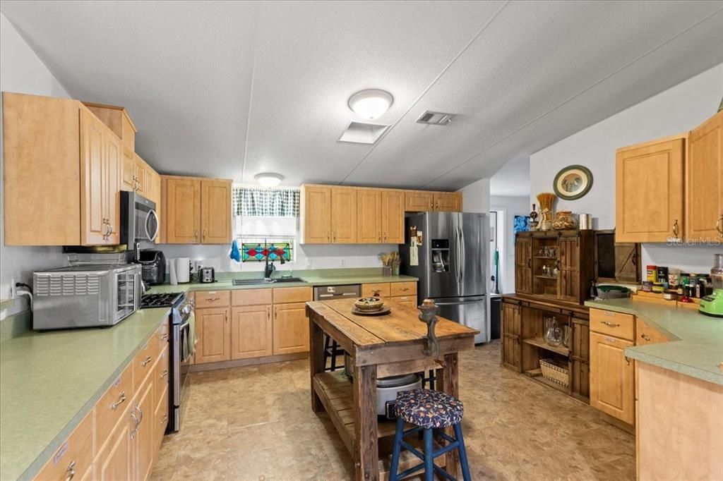 For Sale: $315,000 (4 beds, 2 baths, 2280 Square Feet)