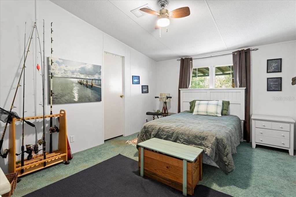 For Sale: $315,000 (4 beds, 2 baths, 2280 Square Feet)