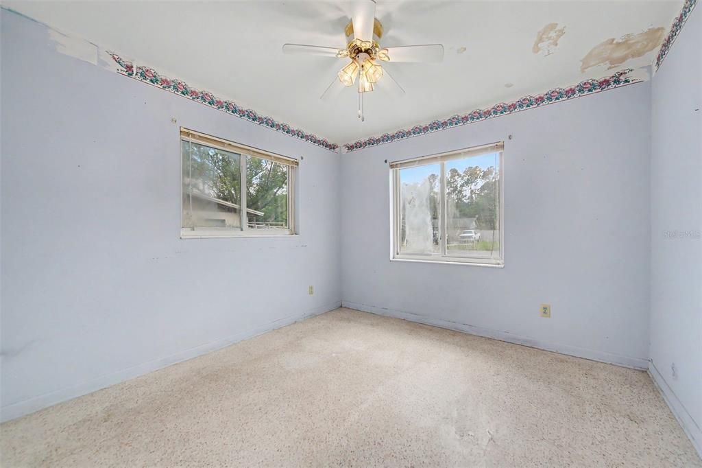 For Sale: $260,000 (4 beds, 2 baths, 1404 Square Feet)