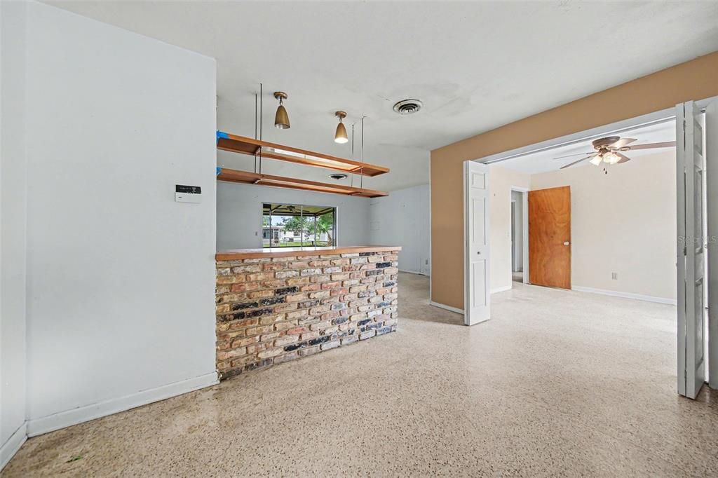 For Sale: $260,000 (4 beds, 2 baths, 1404 Square Feet)
