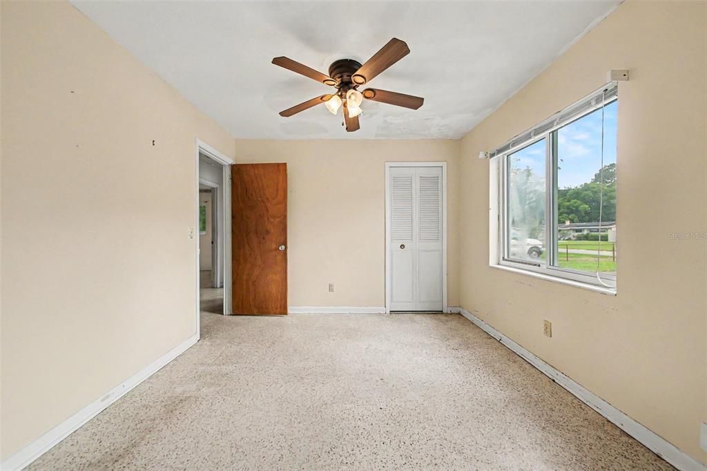 For Sale: $260,000 (4 beds, 2 baths, 1404 Square Feet)