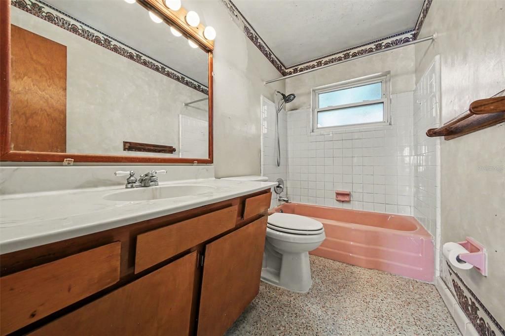 For Sale: $260,000 (4 beds, 2 baths, 1404 Square Feet)