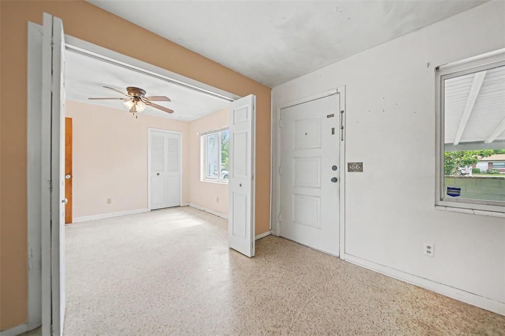 For Sale: $260,000 (4 beds, 2 baths, 1404 Square Feet)