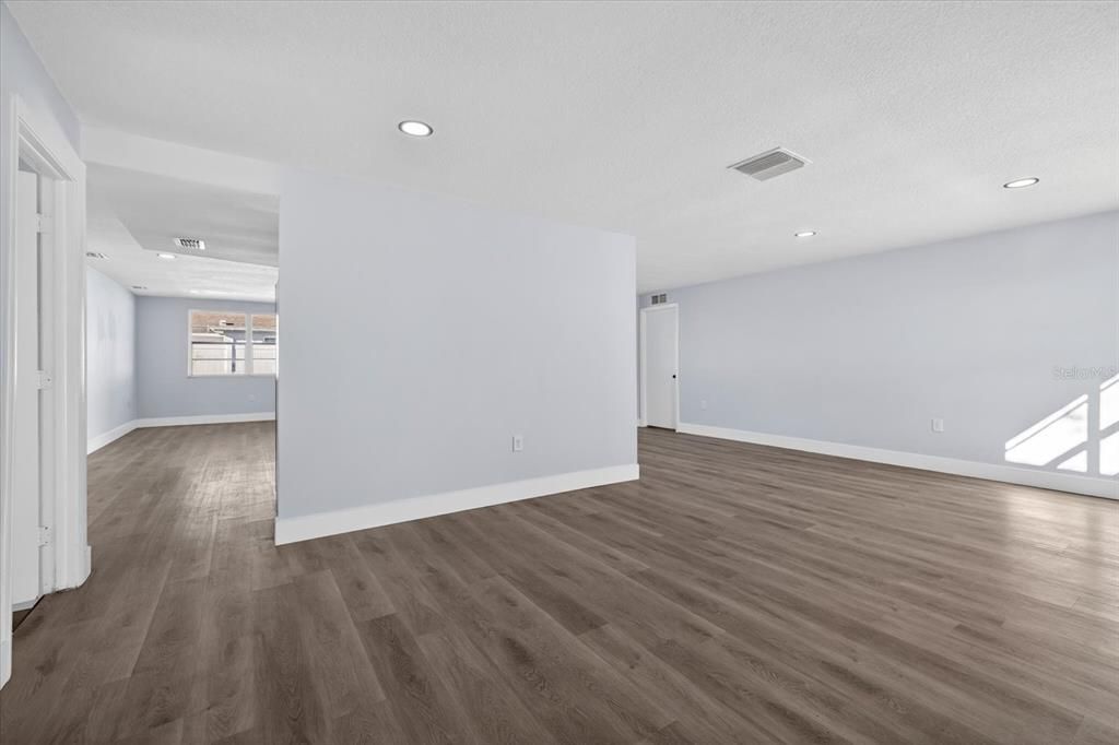 На продажу: $264,999 (3 спален, 2 ванн, 1570 Квадратных фут)