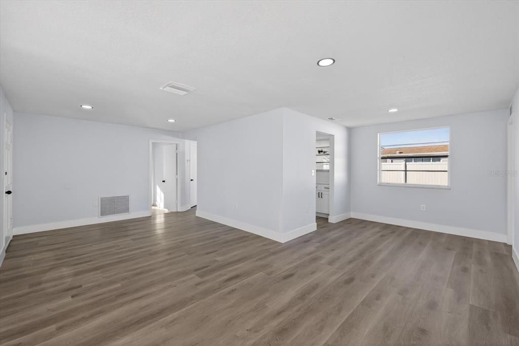 На продажу: $264,999 (3 спален, 2 ванн, 1570 Квадратных фут)