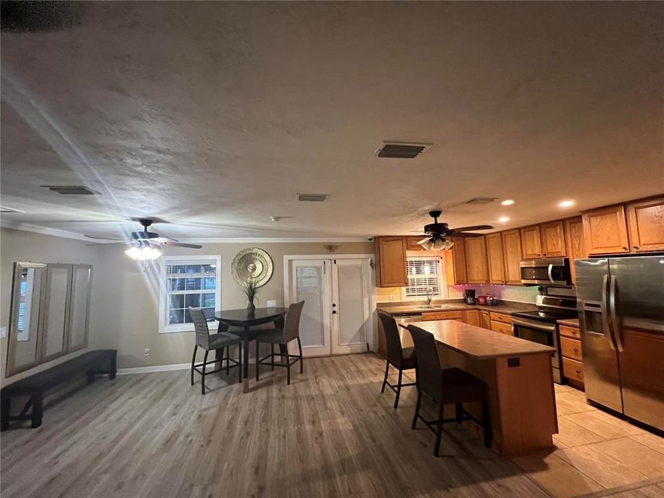 En Venta: $325,000 (2 camas, 2 baños, 1300 Pies cuadrados)