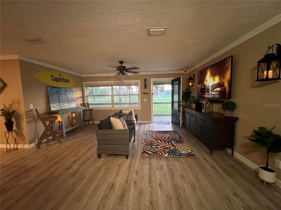 En Venta: $325,000 (2 camas, 2 baños, 1300 Pies cuadrados)