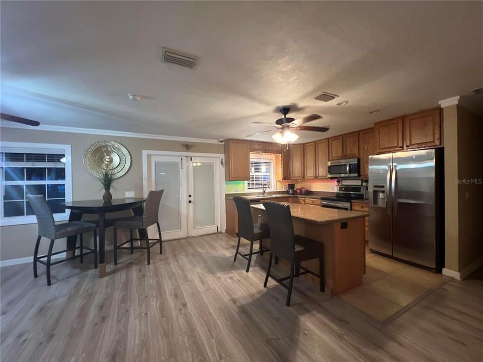 En Venta: $325,000 (2 camas, 2 baños, 1300 Pies cuadrados)