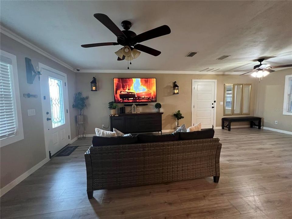 En Venta: $325,000 (2 camas, 2 baños, 1300 Pies cuadrados)