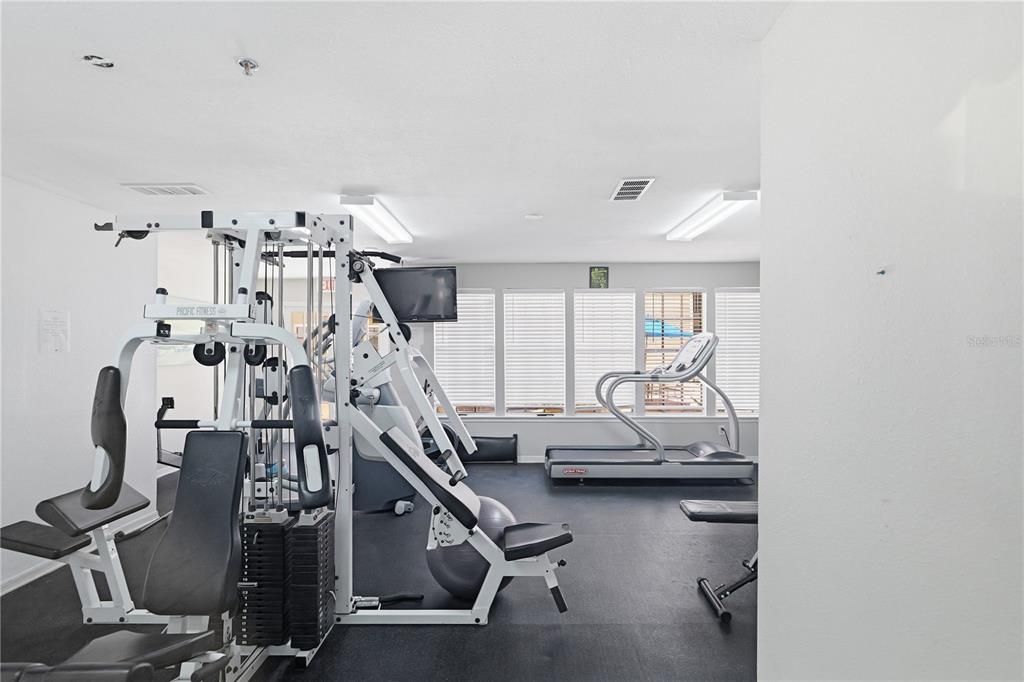 For Sale: $160,000 (1 beds, 1 baths, 631 Square Feet)