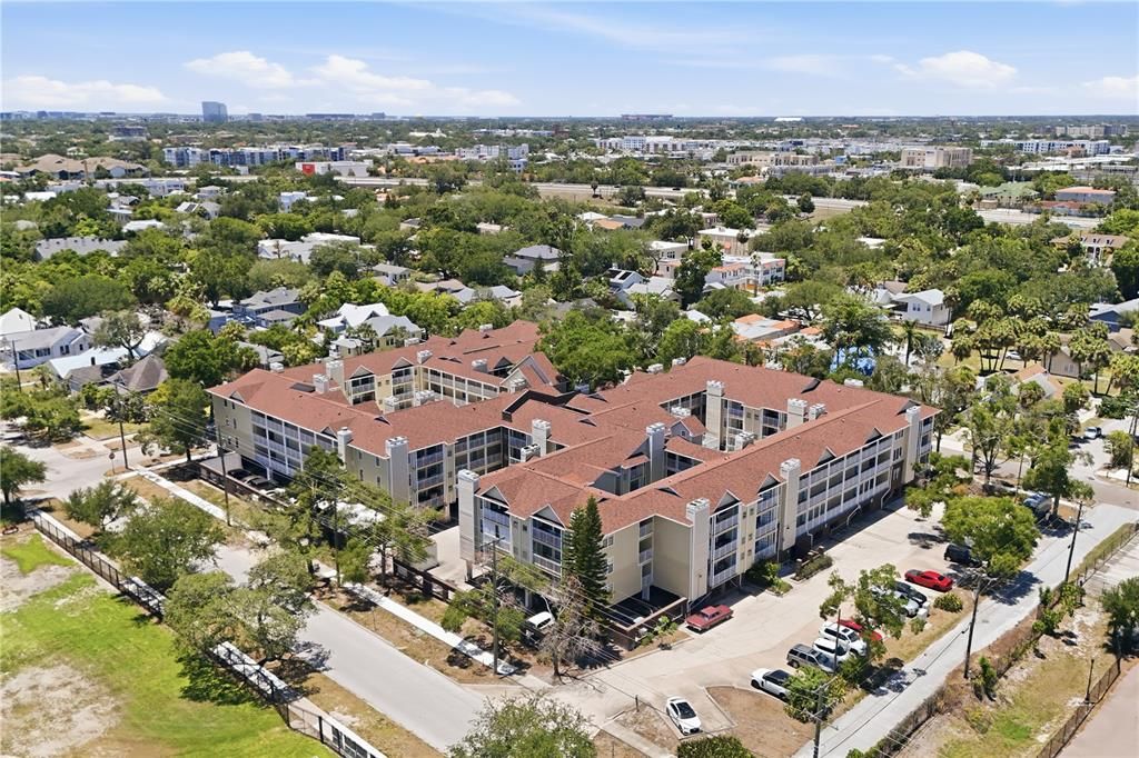 For Sale: $160,000 (1 beds, 1 baths, 631 Square Feet)