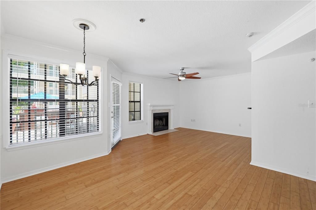 For Sale: $160,000 (1 beds, 1 baths, 631 Square Feet)