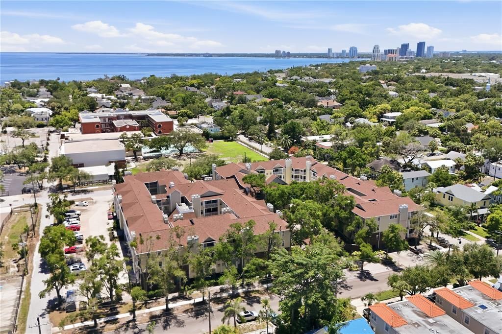 For Sale: $160,000 (1 beds, 1 baths, 631 Square Feet)