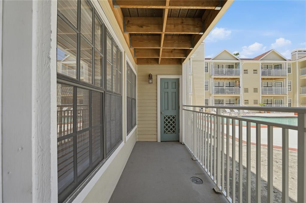 For Sale: $160,000 (1 beds, 1 baths, 631 Square Feet)