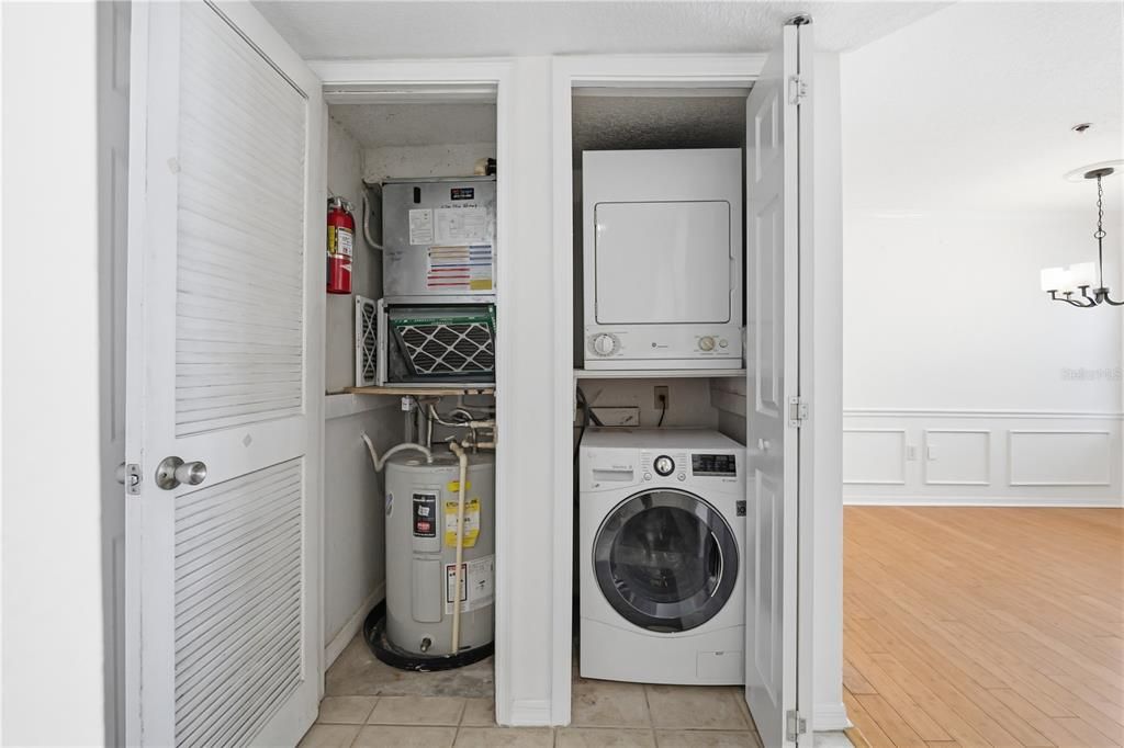 For Sale: $160,000 (1 beds, 1 baths, 631 Square Feet)