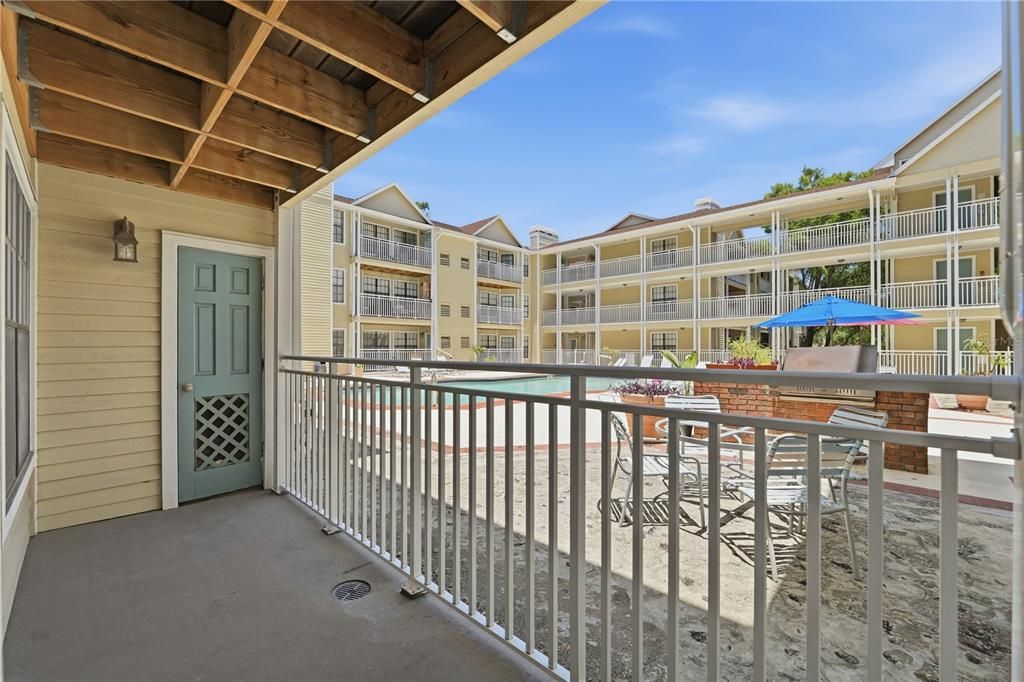 For Sale: $160,000 (1 beds, 1 baths, 631 Square Feet)