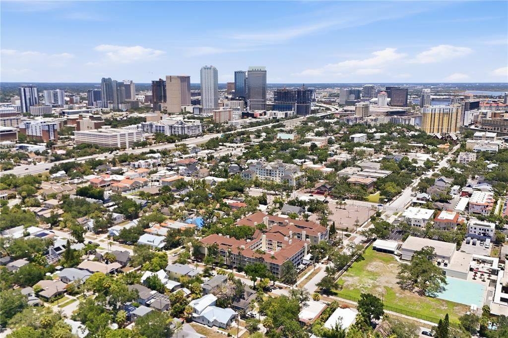 For Sale: $160,000 (1 beds, 1 baths, 631 Square Feet)