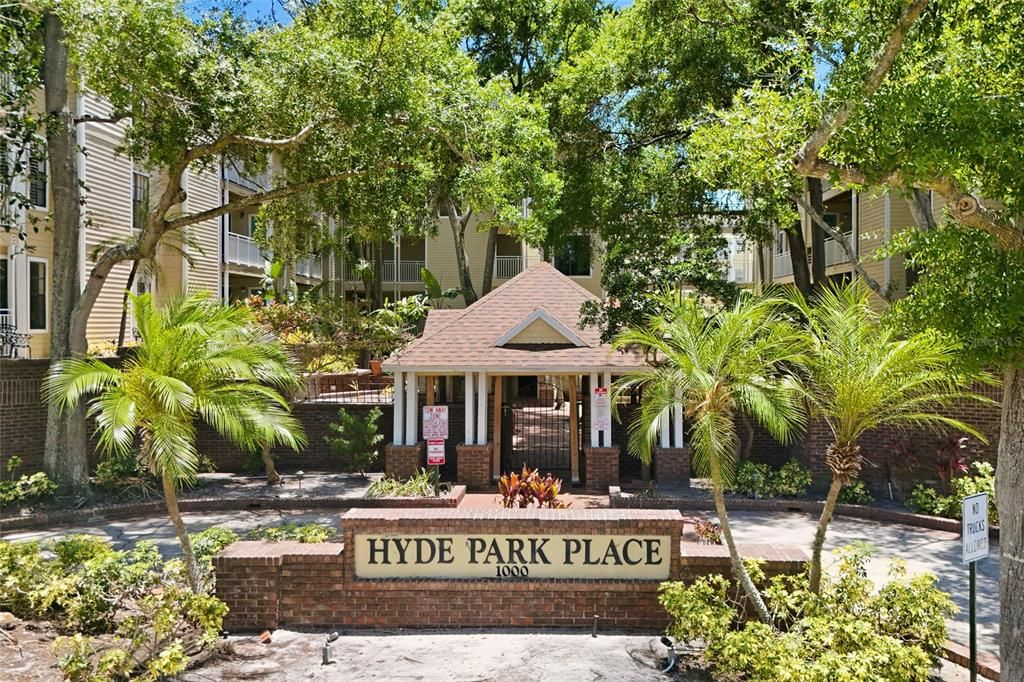 For Sale: $160,000 (1 beds, 1 baths, 631 Square Feet)
