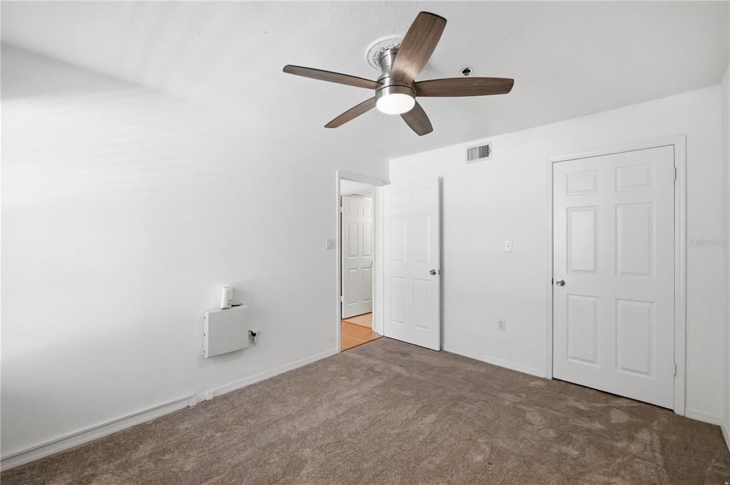 For Sale: $160,000 (1 beds, 1 baths, 631 Square Feet)
