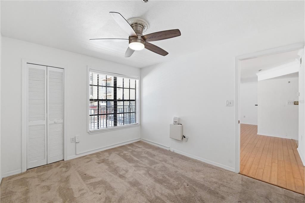 For Sale: $160,000 (1 beds, 1 baths, 631 Square Feet)