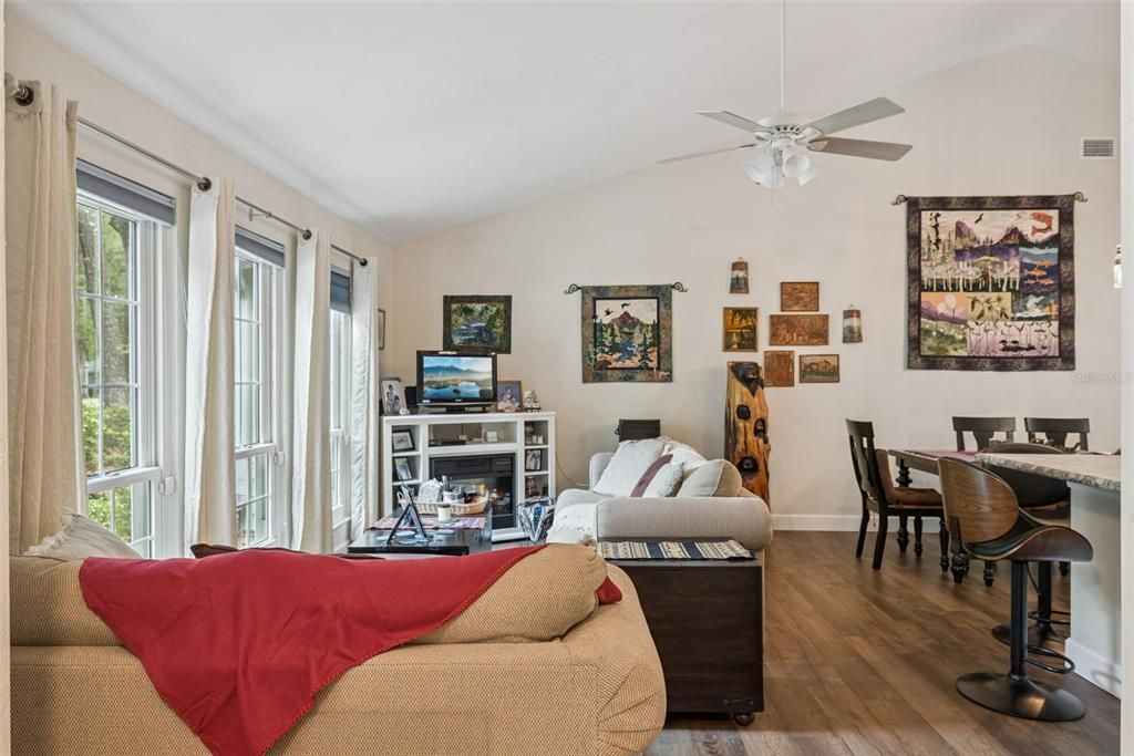 En Venta: $495,000 (3 camas, 2 baños, 2111 Pies cuadrados)