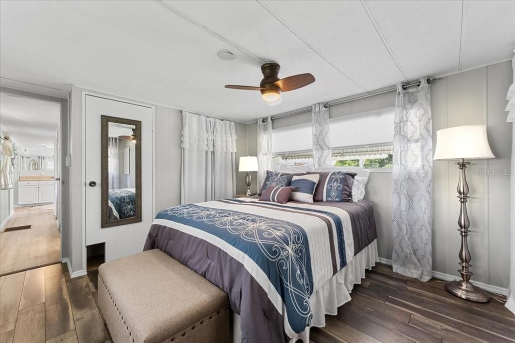 待售: $95,500 (2 贝兹, 1 浴室, 684 平方英尺)