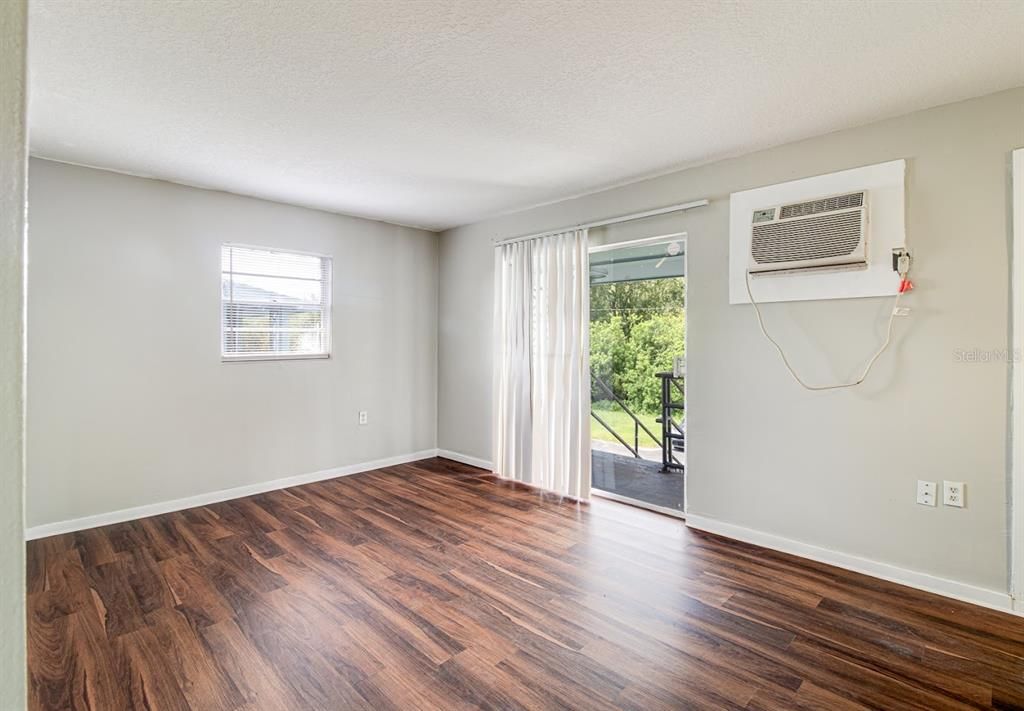 For Rent: $850 (2 beds, 1 baths, 543 Square Feet)