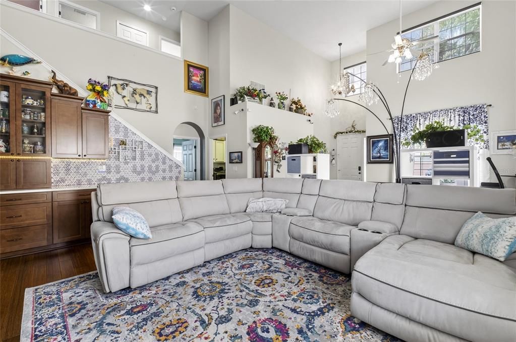 En Venta: $435,000 (4 camas, 2 baños, 2799 Pies cuadrados)