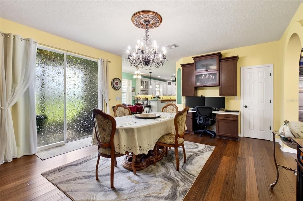 En Venta: $435,000 (4 camas, 2 baños, 2799 Pies cuadrados)