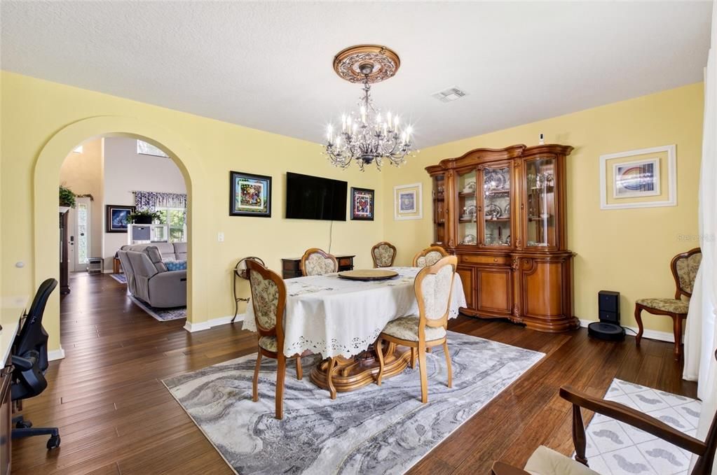 En Venta: $435,000 (4 camas, 2 baños, 2799 Pies cuadrados)