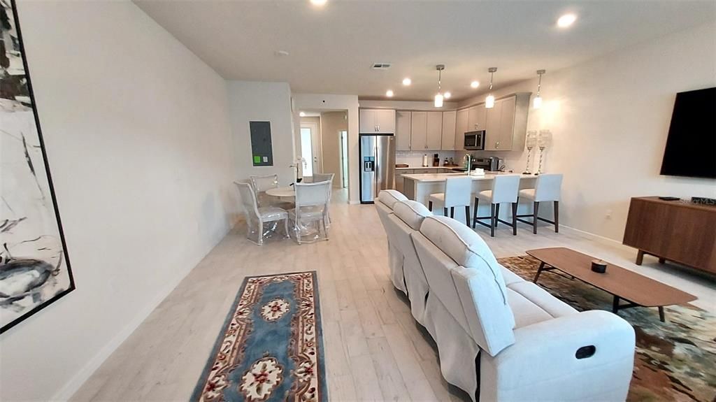En Renta: $3,100 (4 camas, 3 baños, 1809 Pies cuadrados)