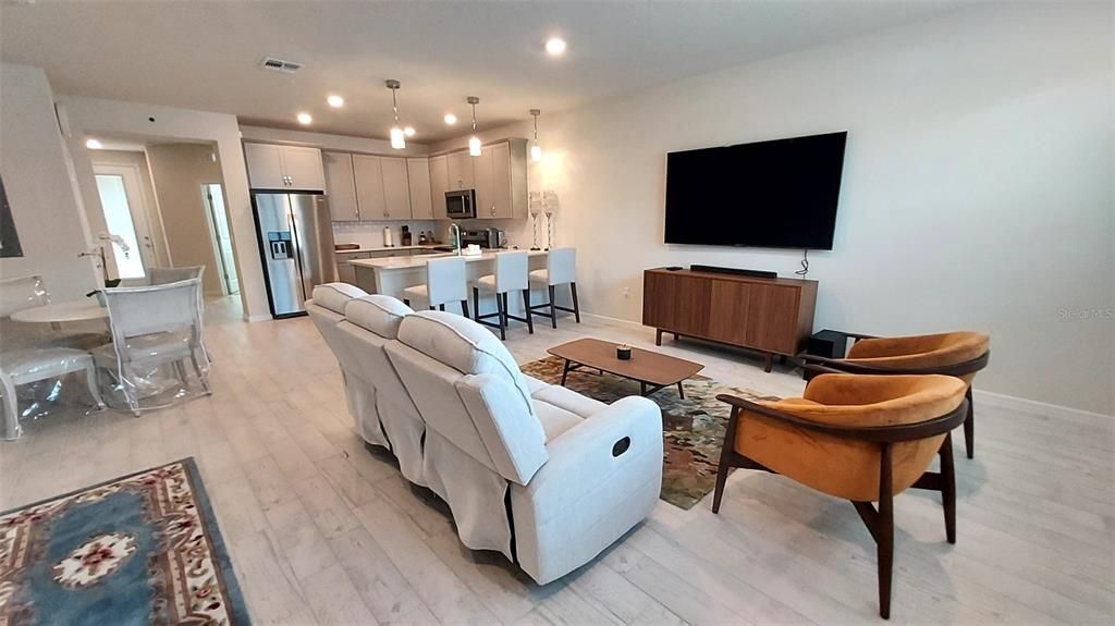 En Renta: $3,100 (4 camas, 3 baños, 1809 Pies cuadrados)
