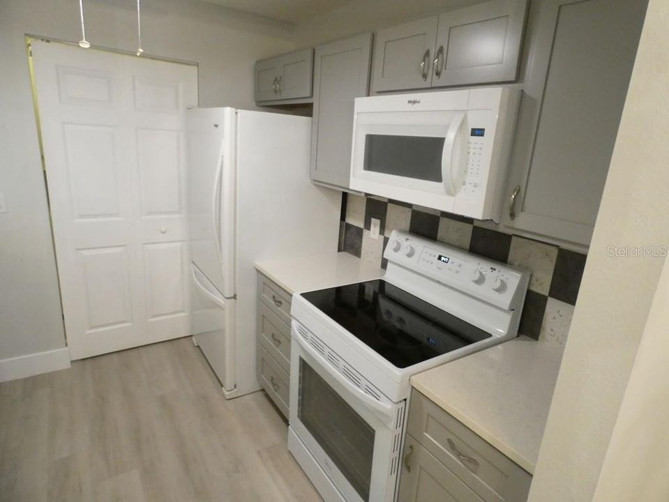 На продажу: $239,000 (2 спален, 2 ванн, 1105 Квадратных фут)