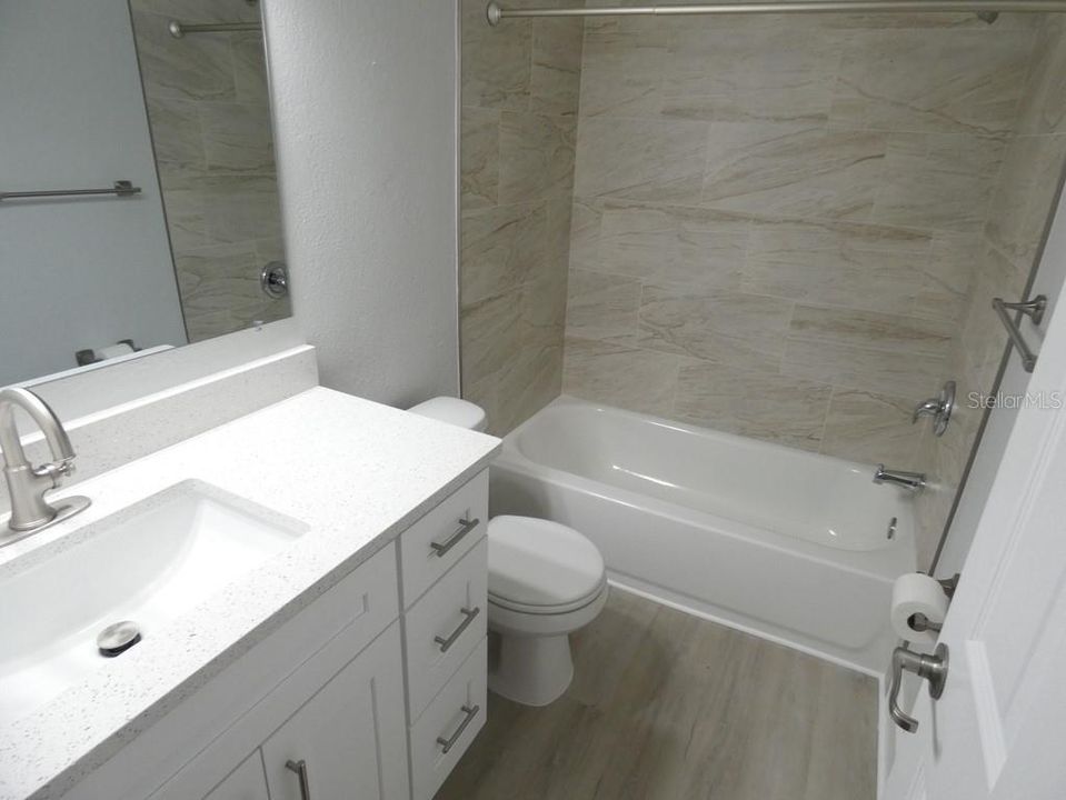На продажу: $239,000 (2 спален, 2 ванн, 1105 Квадратных фут)