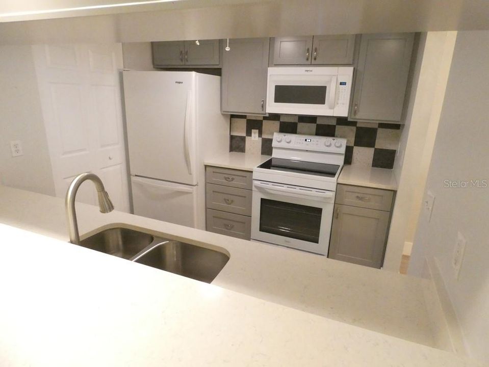 На продажу: $239,000 (2 спален, 2 ванн, 1105 Квадратных фут)