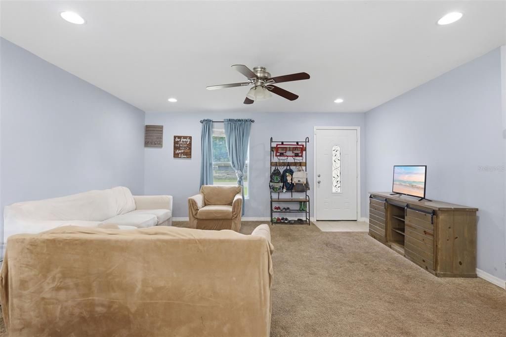 For Sale: $249,000 (3 beds, 1 baths, 1088 Square Feet)