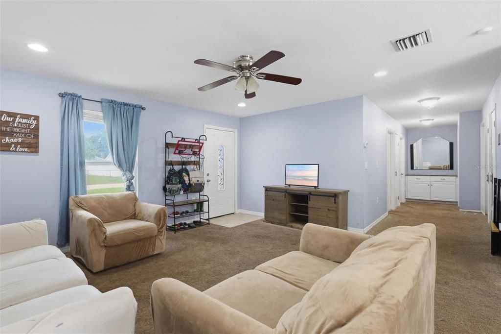 For Sale: $249,000 (3 beds, 1 baths, 1088 Square Feet)