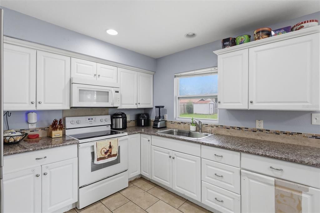 For Sale: $249,000 (3 beds, 1 baths, 1088 Square Feet)