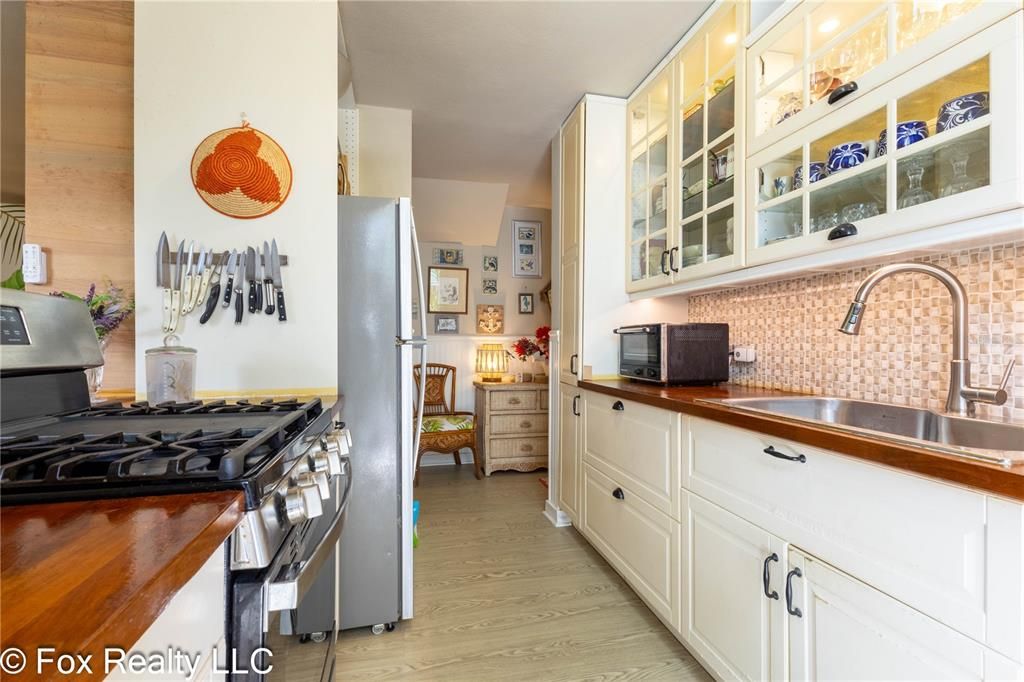 For Sale: $630,000 (3 beds, 3 baths, 2278 Square Feet)