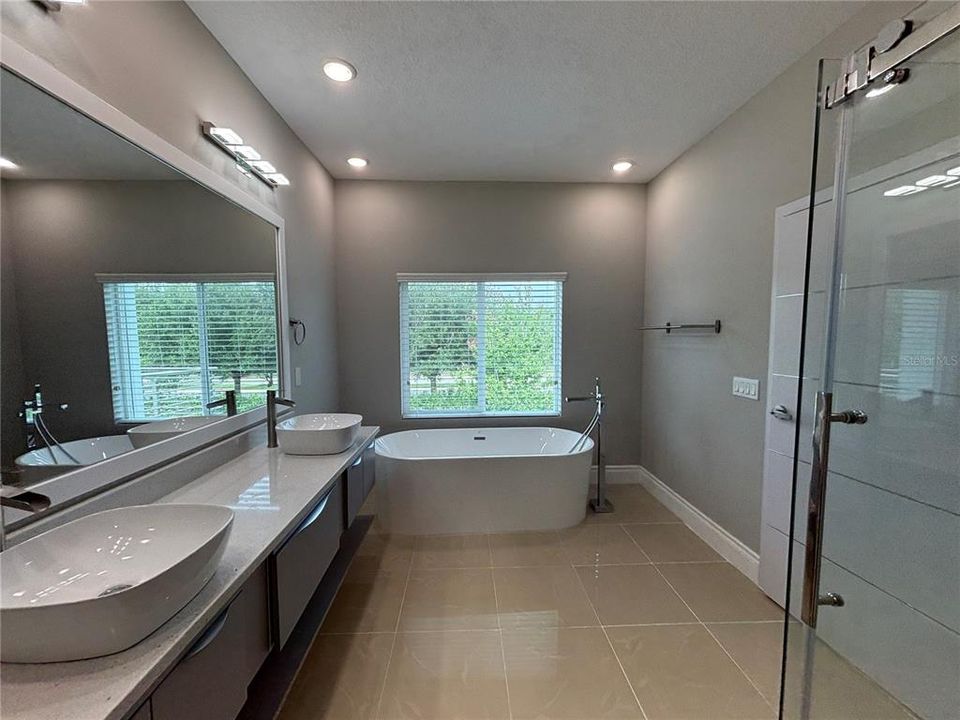 For Rent: $2,500 (3 beds, 2 baths, 2224 Square Feet)