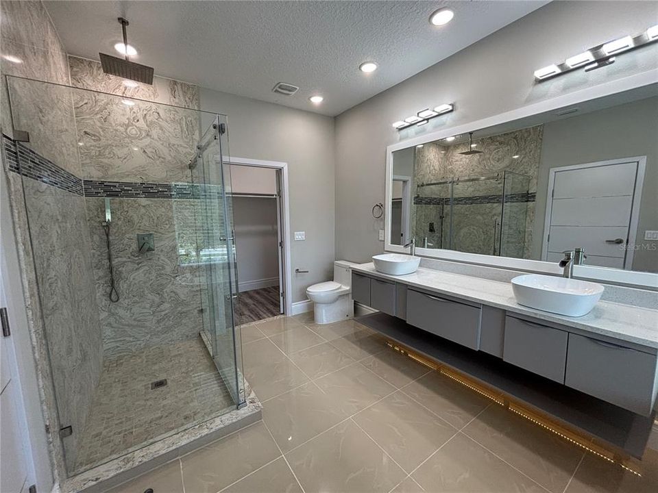 For Rent: $2,500 (3 beds, 2 baths, 2224 Square Feet)