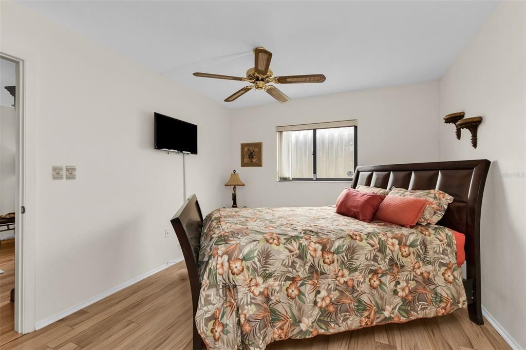For Sale: $130,000 (2 beds, 2 baths, 886 Square Feet)
